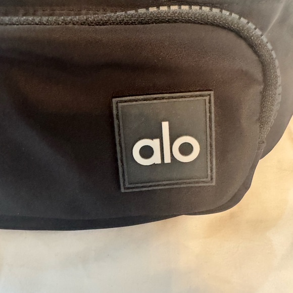 ALO Yoga Black Belt Bag - Picture 5 of 5